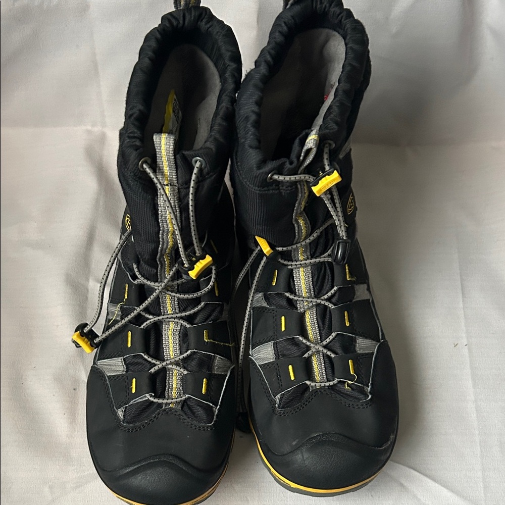 Black and Gray Winter Boots